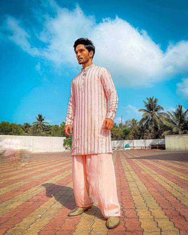 Kurta (instagram.com/rajputharshjayesh)
