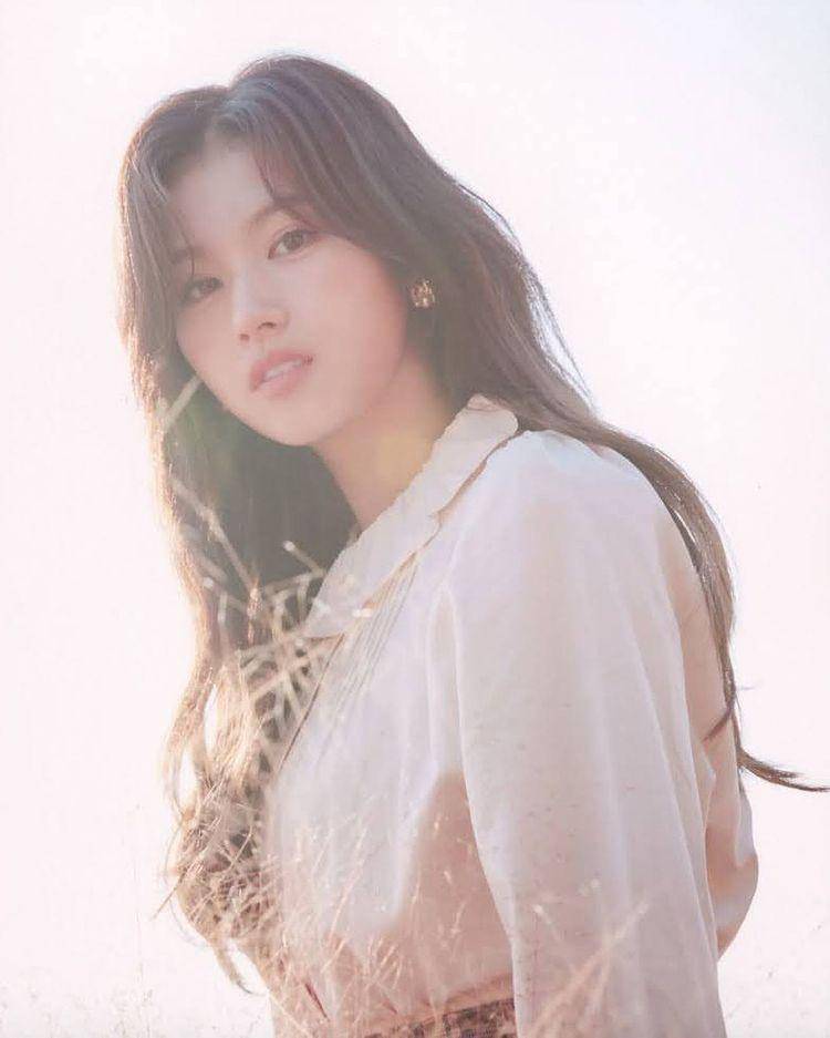 Potret Sana TWICE (instagram.com/twicesana)