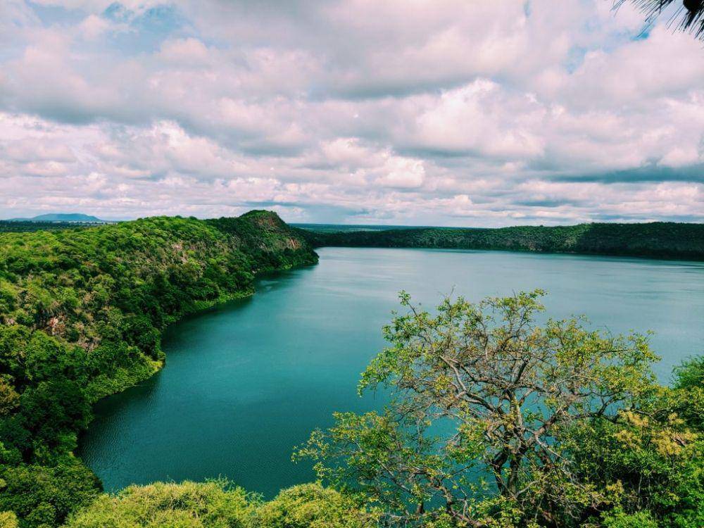 Danau Chala (yournextbigtrip.com)