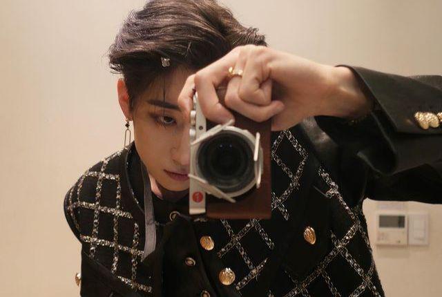 9 Potret Mirror Selfie ala Seungwoo VICTON, Siap Comeback Solo