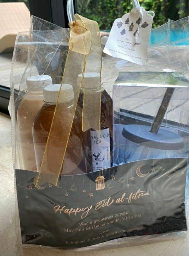 Hampers Lebaran berisi minuman kekinian. (tangkapan layar cerita Instagram.com/bclsinclair)