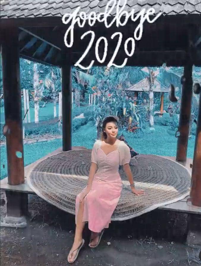 Aurel kenakan dress (instagram.com/Aurelie.hermansyah)