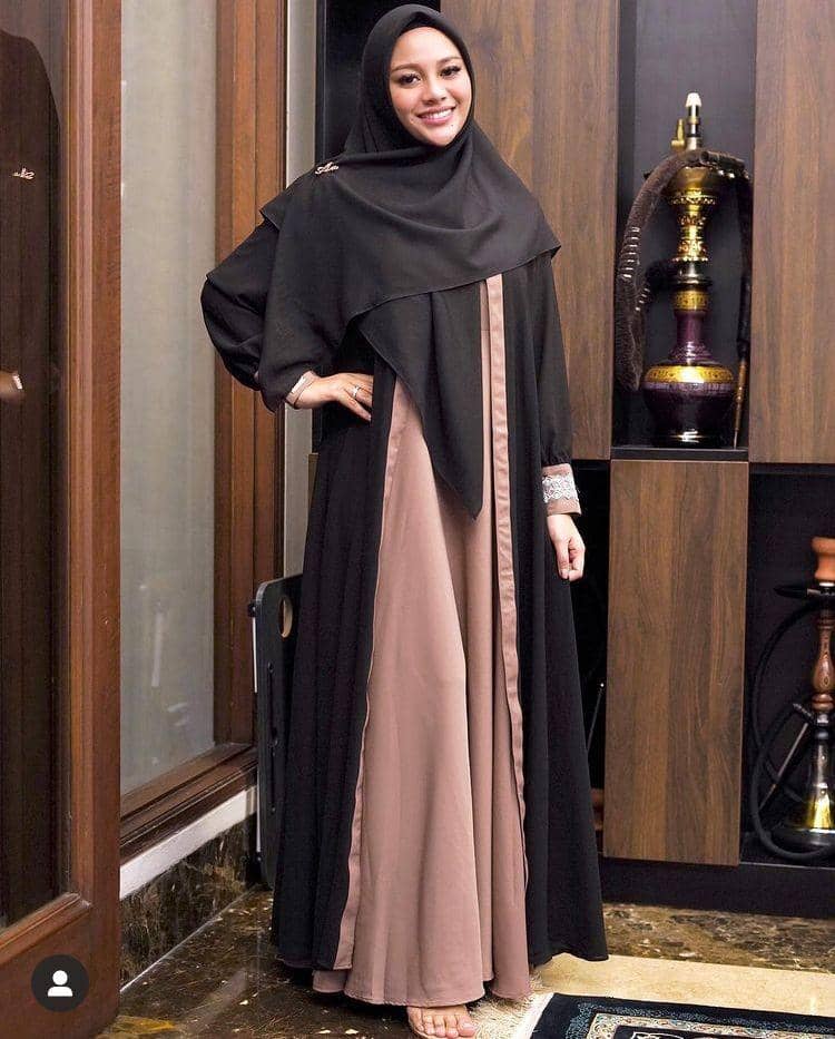 Aurel kenakan dress (instagram.com/Aurelie.hermansyah)