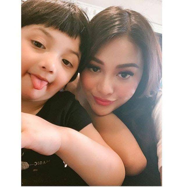 Aurel dan adik (instagram.com/Aurelie.hermansyah)