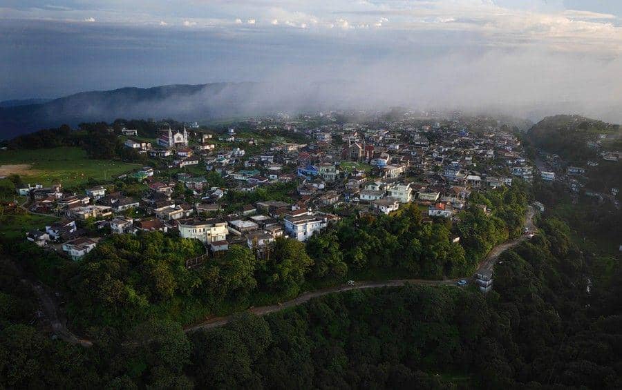 Mawsynram dijuluki sebagai kota terbasah di dunia. (theatlantic.com)