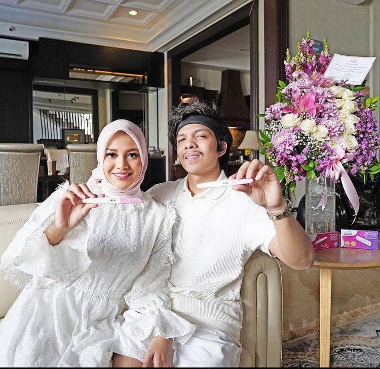 Aurel kenakan dress (instagram.com/Aurelie.hermansyah)