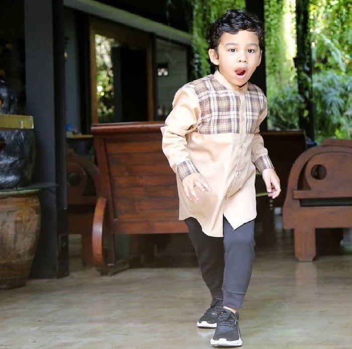 baju koko anak (instagram.com/shireensungkar)
