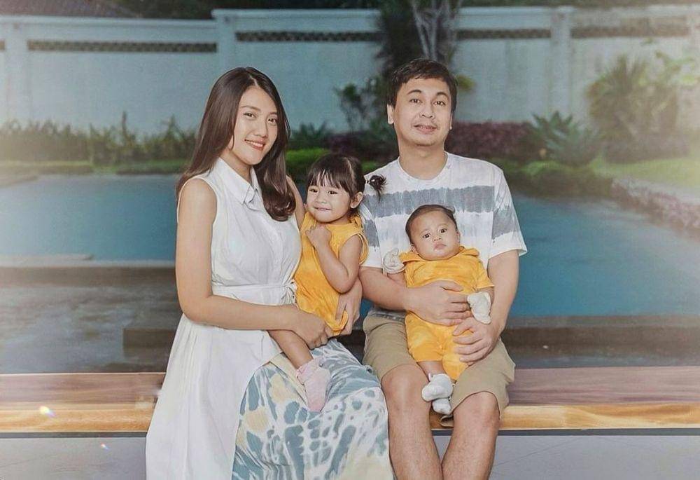 keluarga Raditya Dika dan Anissa Aziza (instagram.com/anissaaziza)