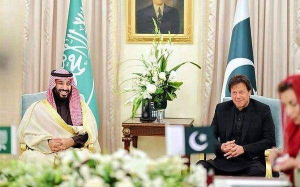 Perdana Menteri Pakistan, Imran Khan, berkunjung ke Arab Saudi dan bertemu dengan Putra Mahkota Arab Saudi, Pangeran Mohamed bin Salman, pada hari Jumat, 7 Mei 2021, waktu setempat. (Twitter.com/PTIOCharsadda)