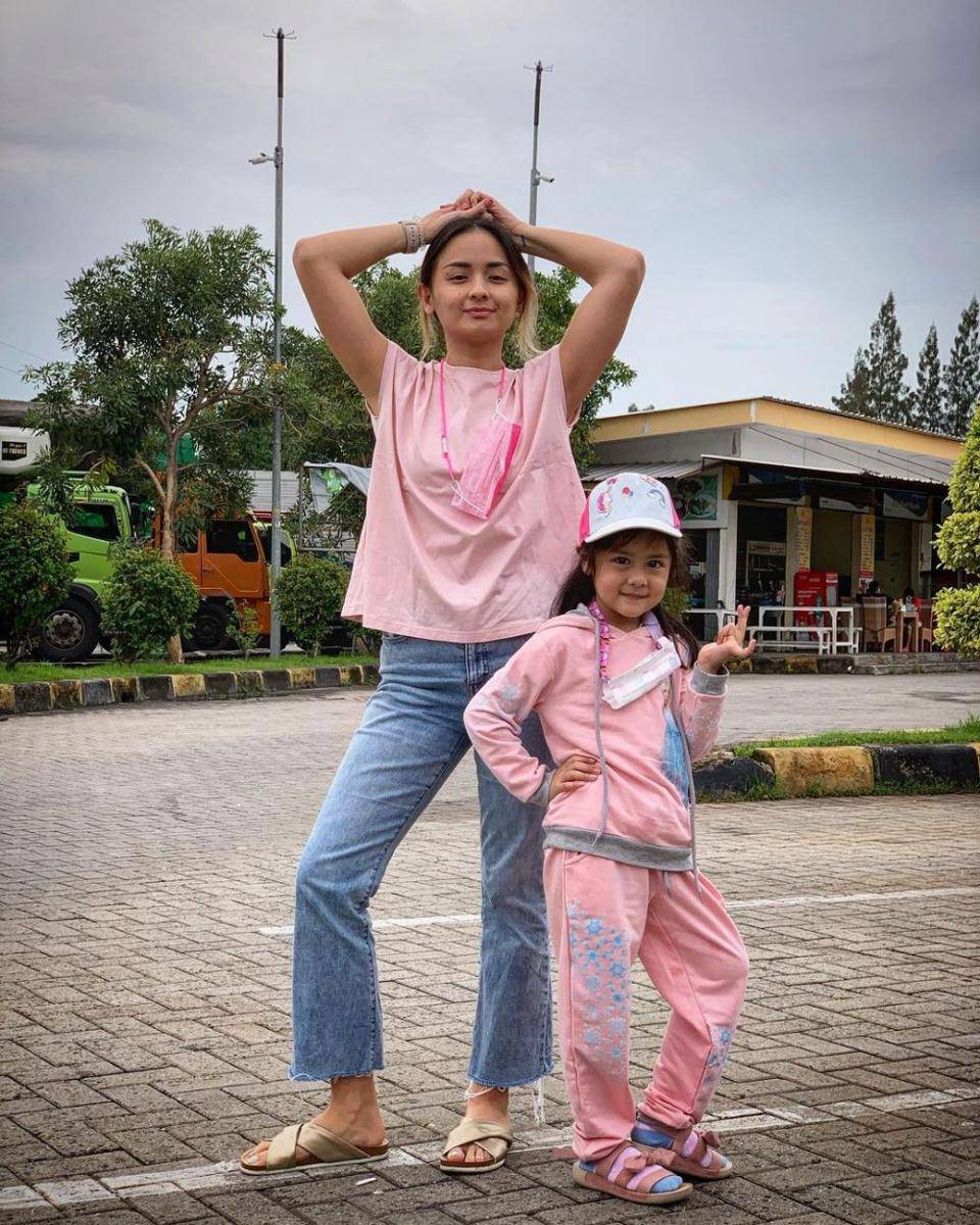 Joanna Alexandra dan anaknya (instagram.com/joannaalexandra)