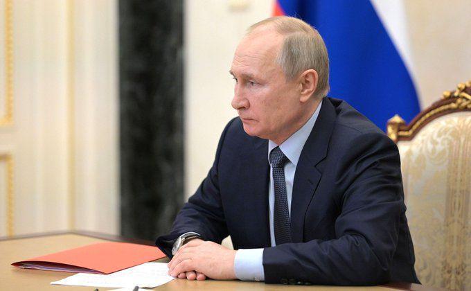 Putin: Vaksin Sputnik Efektif Seperti 'Senapan Kalashnikov'