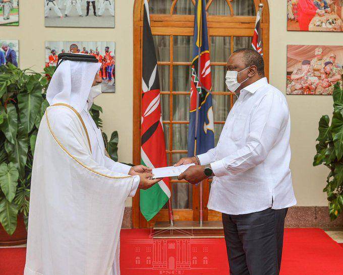 Presiden Kenya Uhuru Kenyatta dikunjungi oleh utusan Qatar untuk Kontraterorisme dan Mediasi Resolusi Konflik, Dr. Mutlaq bin Majed Al-Qahtani pada Kamis, 6 Mei yang sebelumnya pada 1 Mei mengunjungi Somalia. Sumber:twitter.com/MOFA - Qatar
