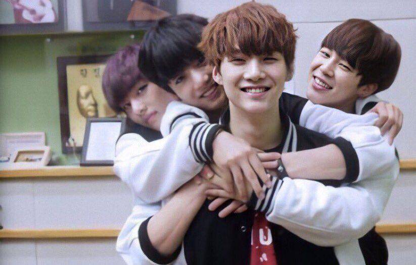 Suga dan trio maknae BTS. (twitter.com/jhoprs)