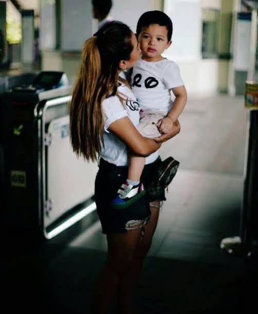 Aurel dan adik (instagram.com/Aurelie.hermansyah)