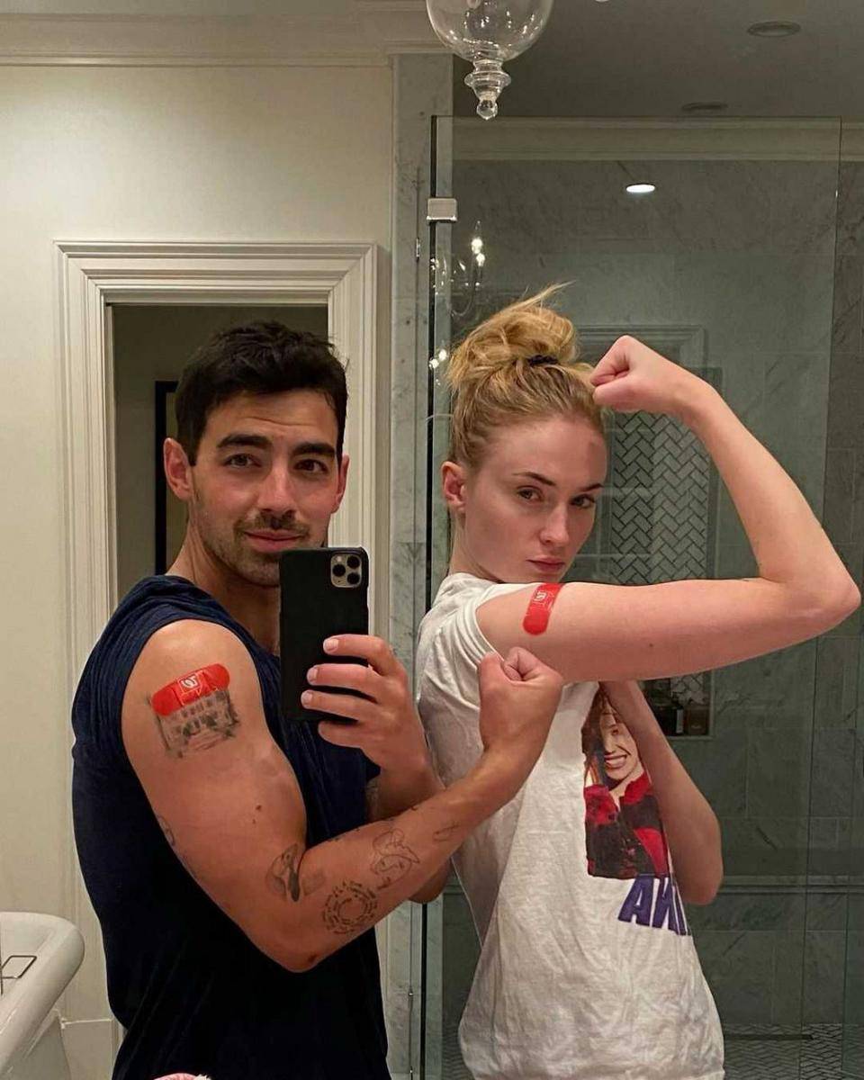 Joe Jonas dan Sophie Turner (instagram.com/sophiet)
