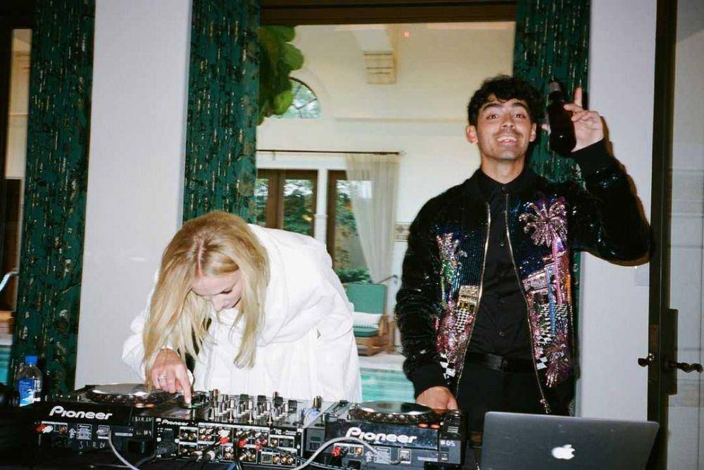 Joe Jonas dan Sophie Turner (instagram.com/sophiet)