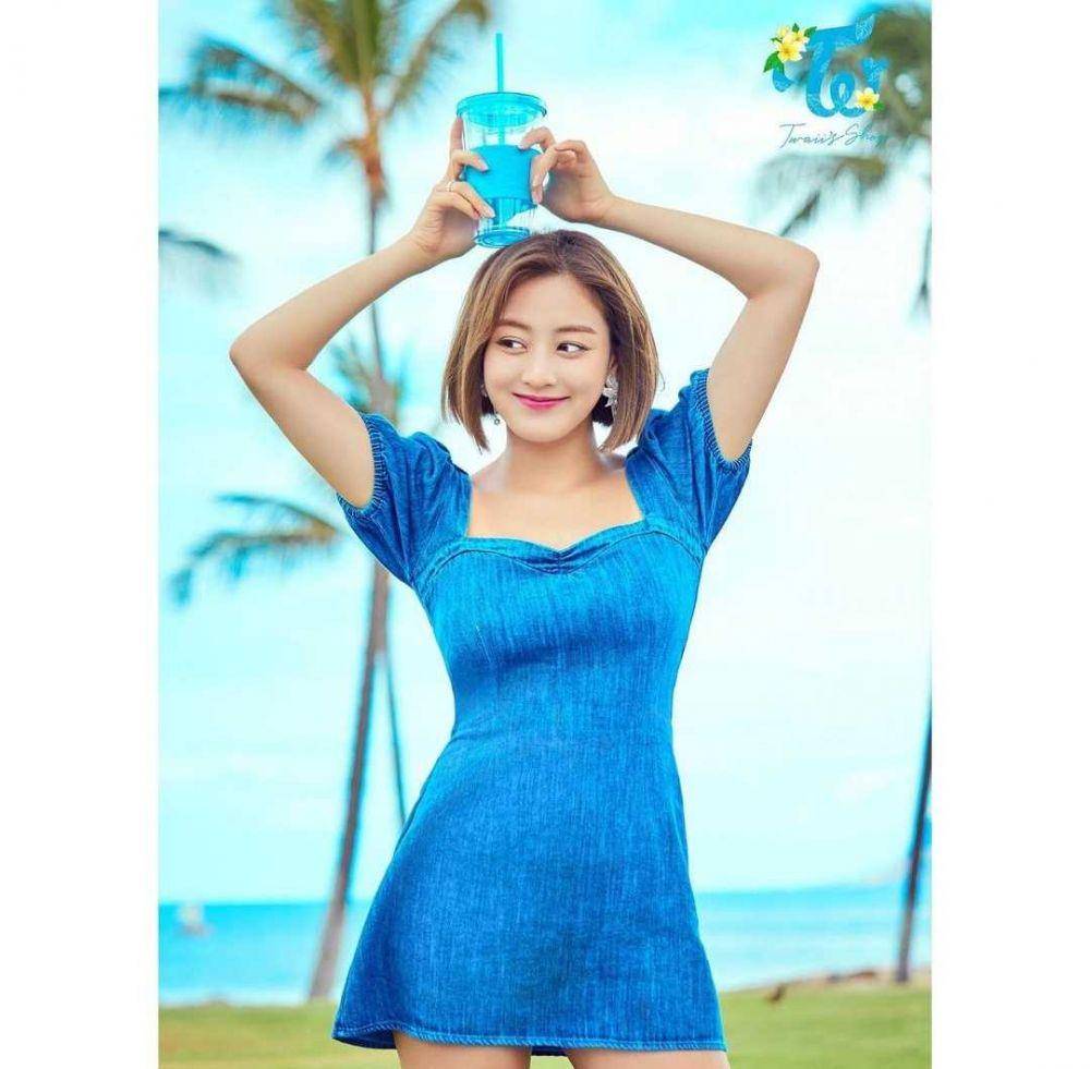 Jihyo TWICE (instagram.com/jypetwice_japan)