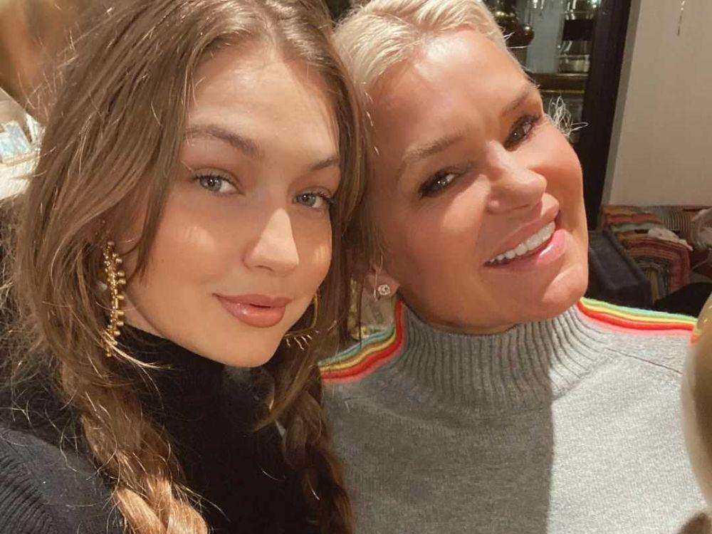 10 Potret Kedekatan Gigi Hadid dengan sang Ibunda, Yolanda Hadid