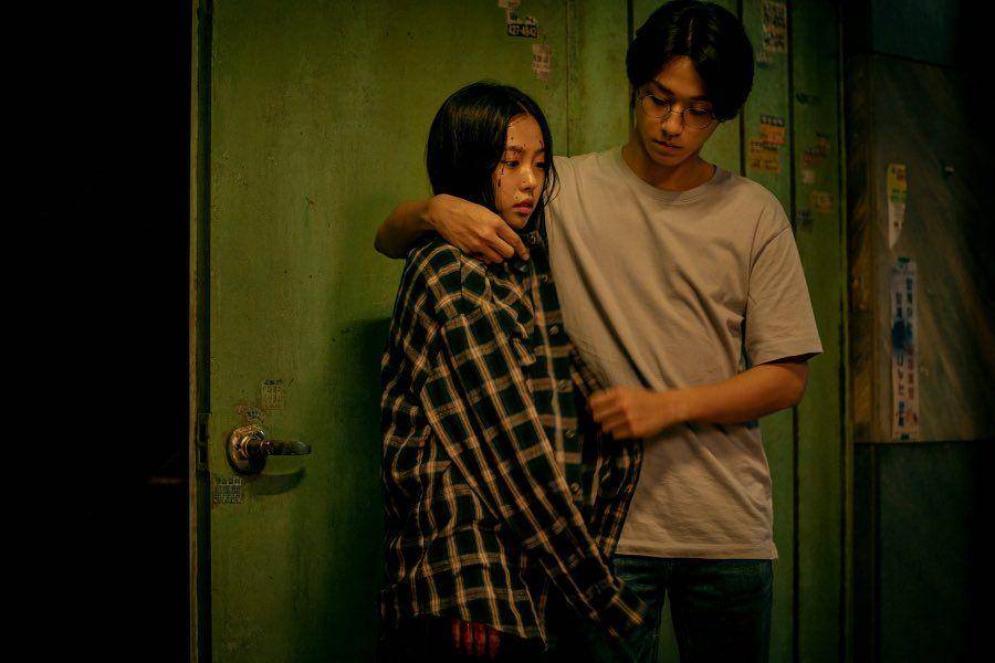Lee Do Hyun dan Go Min Si di drama Sweet Home (twitter.com/K_DramaIndo)