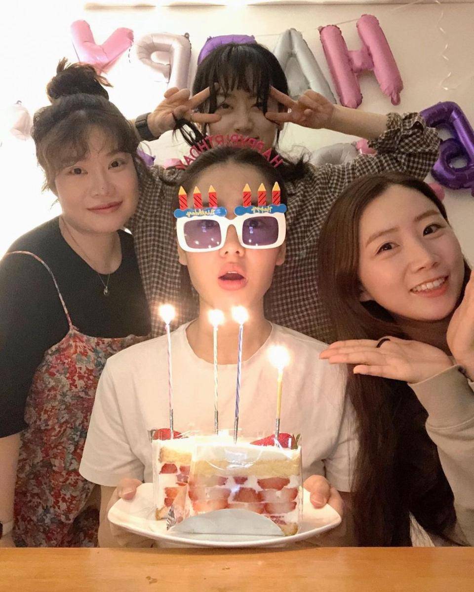 potret perayaan ultah Ahn Eun Jin (instagram.com/eunjin___a)