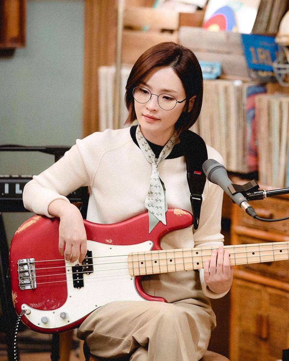 Jeon Mi Do di drama Korea Hospital Playlist (dok. tvN via Instagram.com/lovejeonmido_)