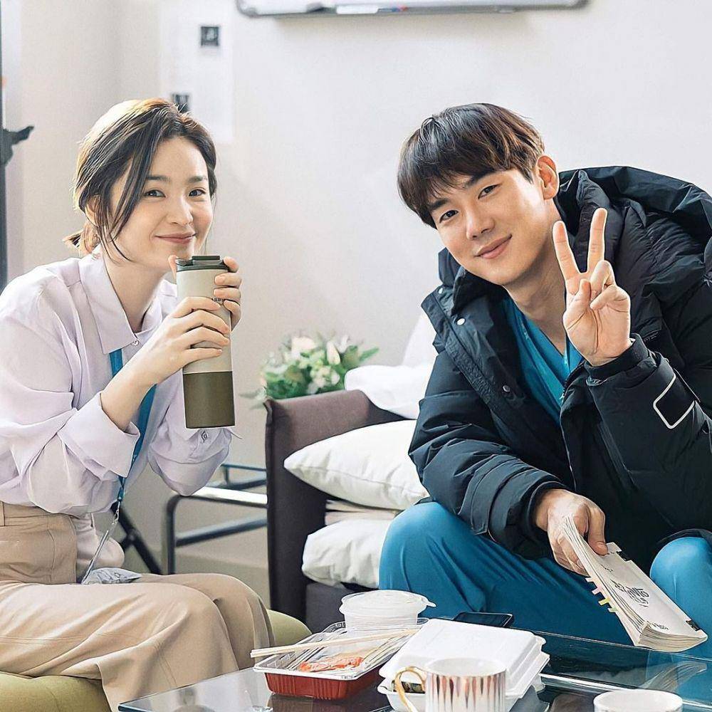 Jeon Mi Do di drama Korea Hospital Playlist (dok. tvN via Instagram.com/lovejeonmido_)
