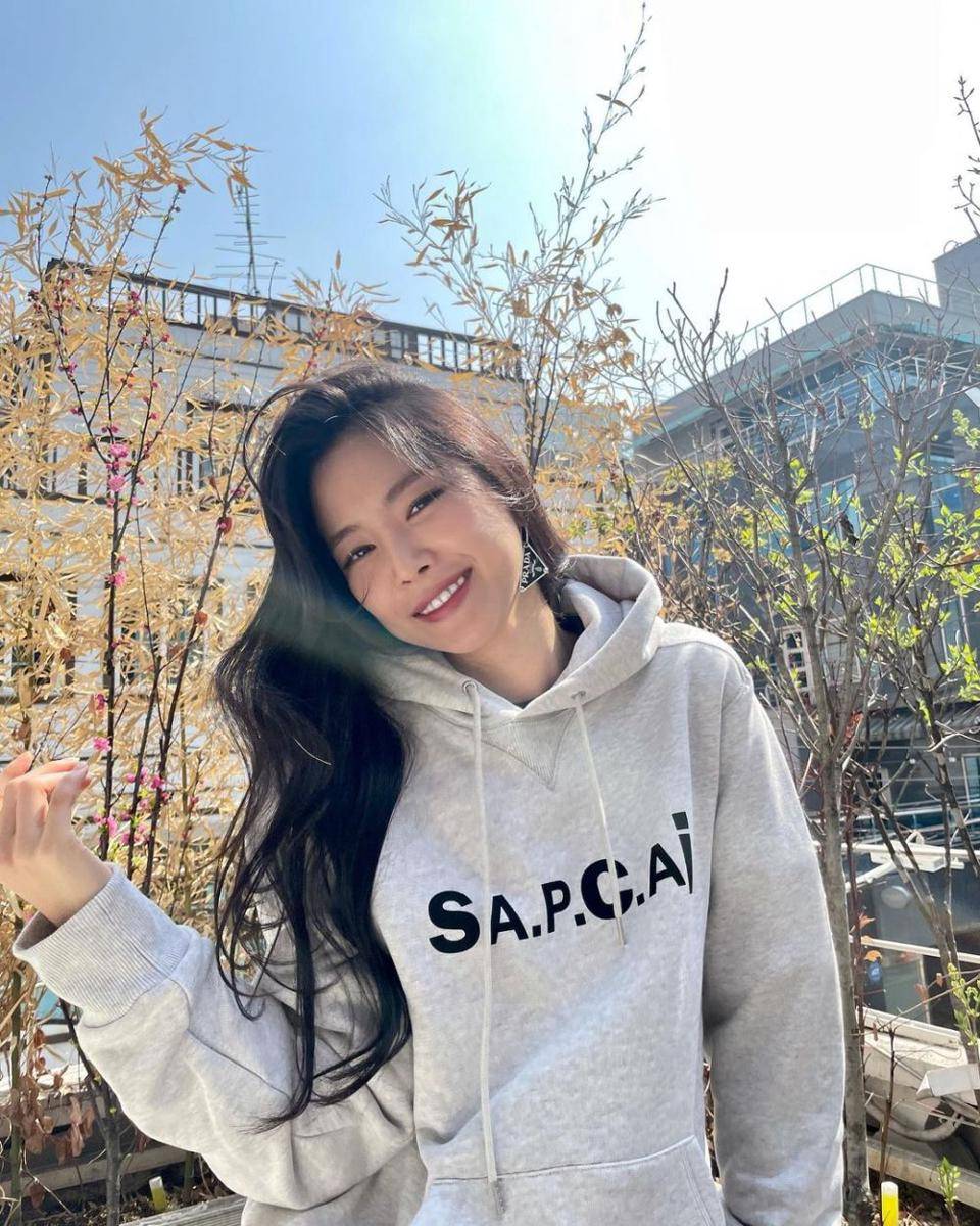Naeun Apink (instagram.com/marcellasne_)