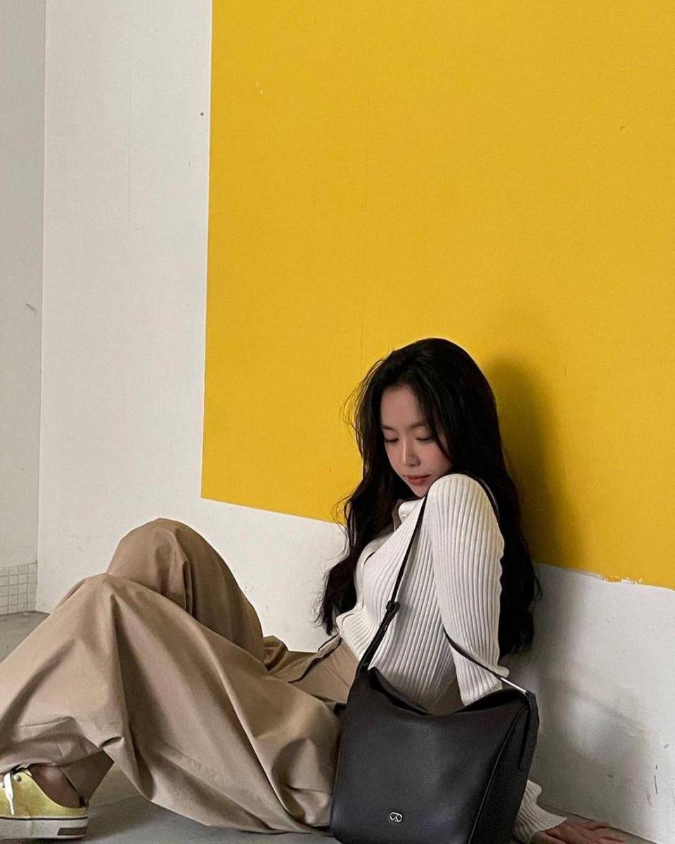 Naeun Apink (instagram.com/marcellasne_)