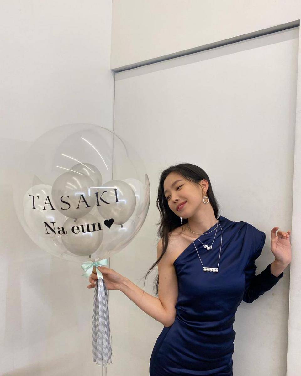 Naeun Apink (instagram.com/marcellasne_)