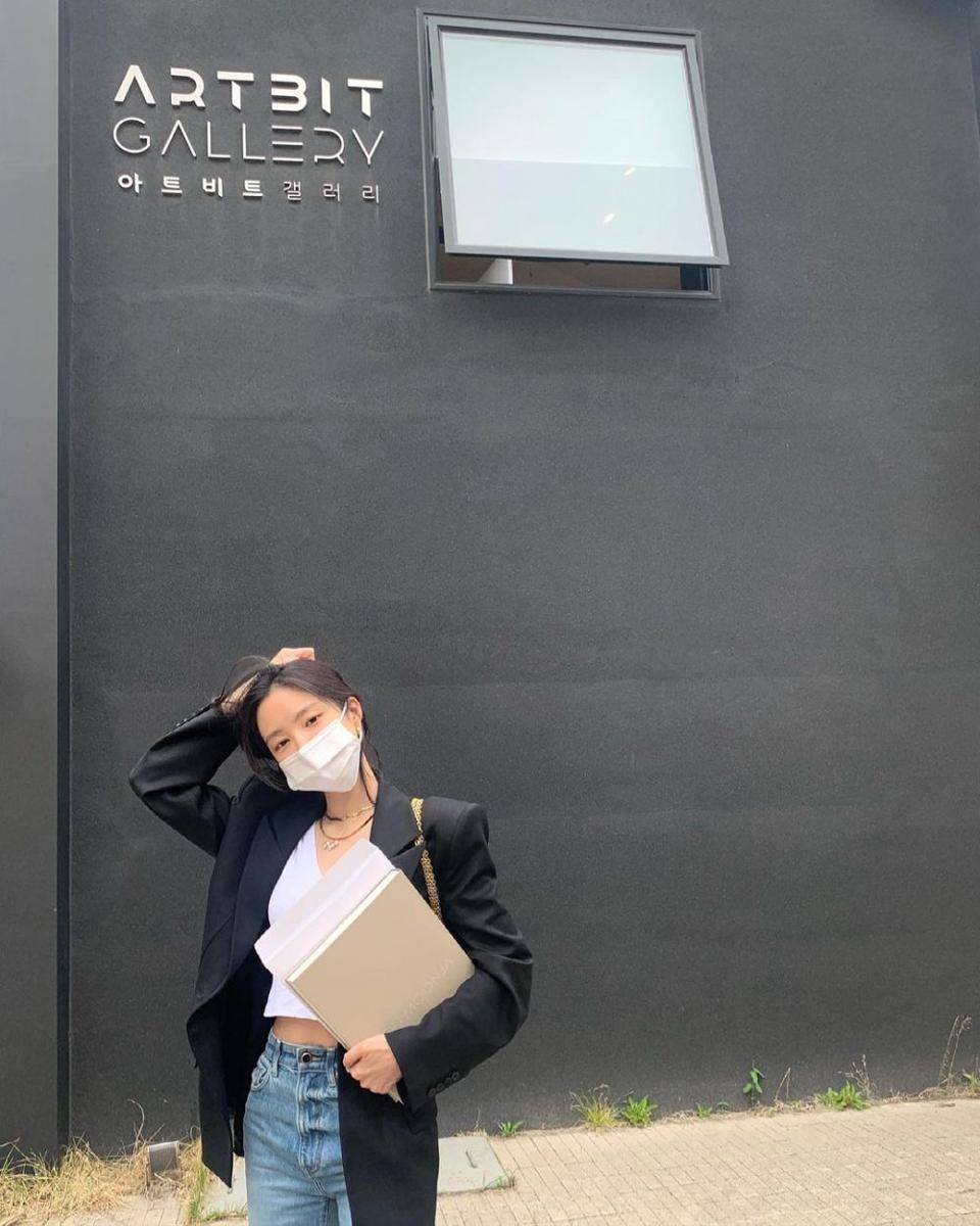 Naeun Apink (instagram.com/marcellasne_)