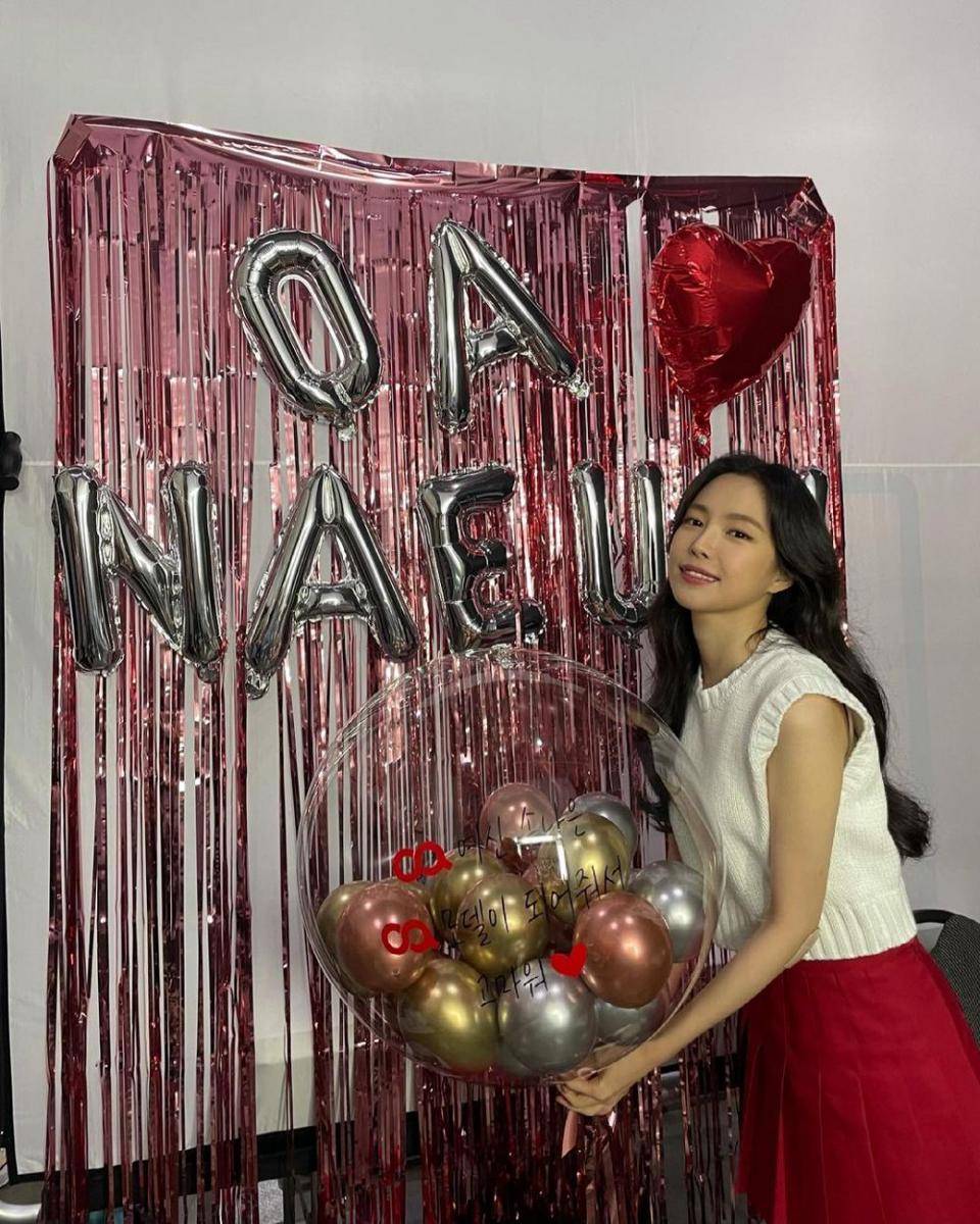 Naeun Apink (instagram.com/marcellasne_)