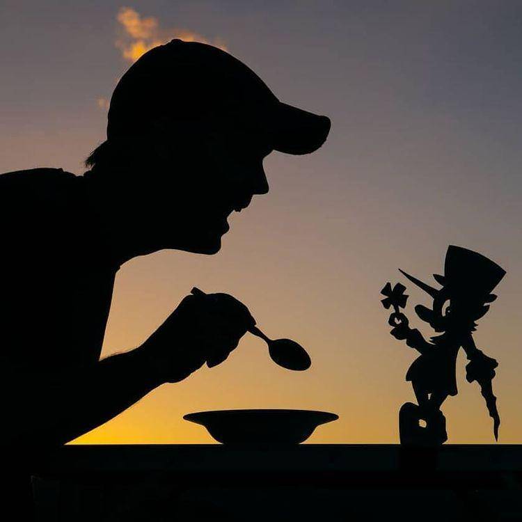 Potret siluet kreatif dari kardus (instagram.com/sunsetselfies)