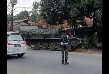 [CEK FAKTA] TNI AD Kerahkan Tank untuk Sekat Pemudik Lebaran 2021