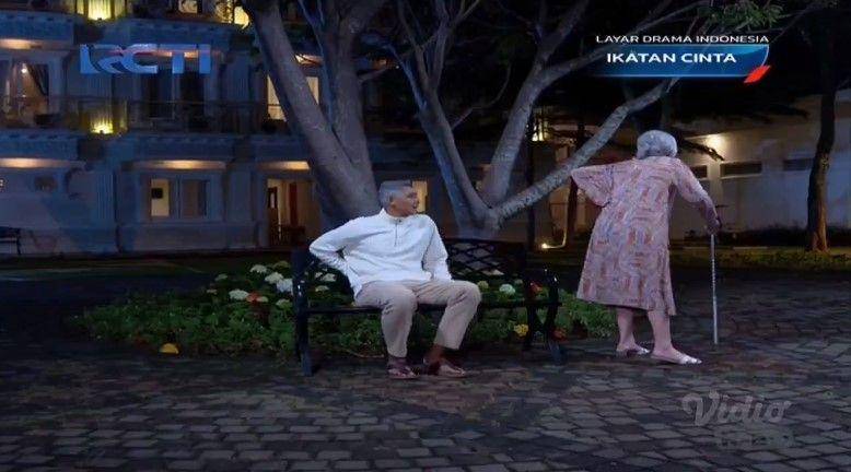 Arya Saloka dan Amanda Manopo berakting menjadi tua (dok. MNC Pictures/Ikatan Cinta via vidio.com)