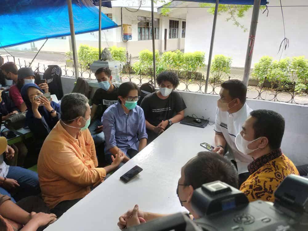 Wali Kota Medan Muhammad Bobby Afif Nasution menyambangi markas Forum Jurnalis Medan (FJM) ihwal dugaan perintangan dan intimidasi terhadap jurnalis oleh tim pengamanannya beberapa waktu lalu. (Istimewa)