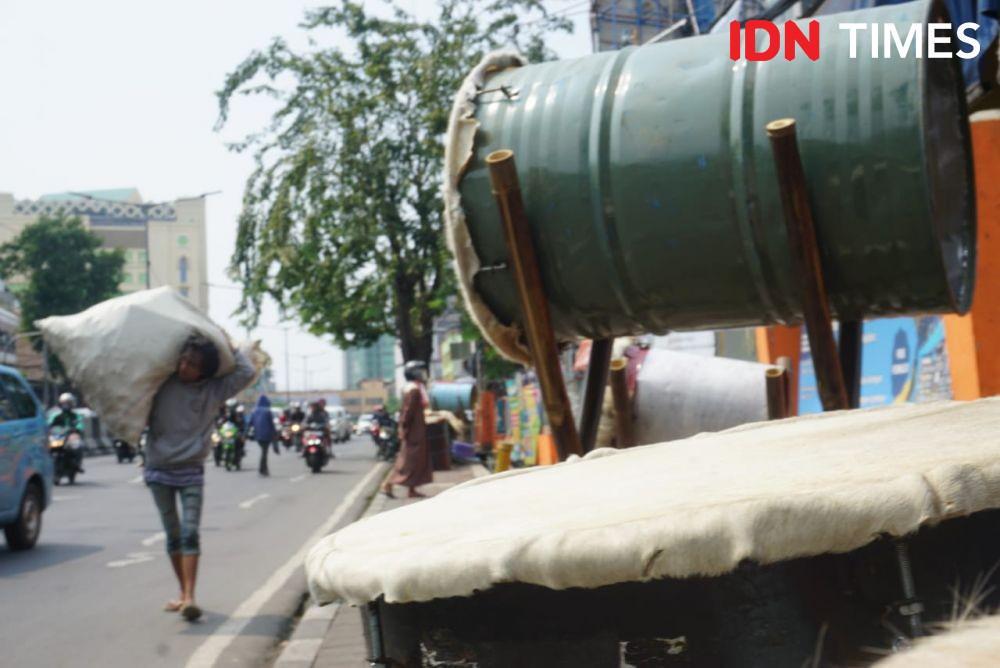 Cerita Minar, Jual Bedug Musiman Demi Bertahan di Tengah Pandemik