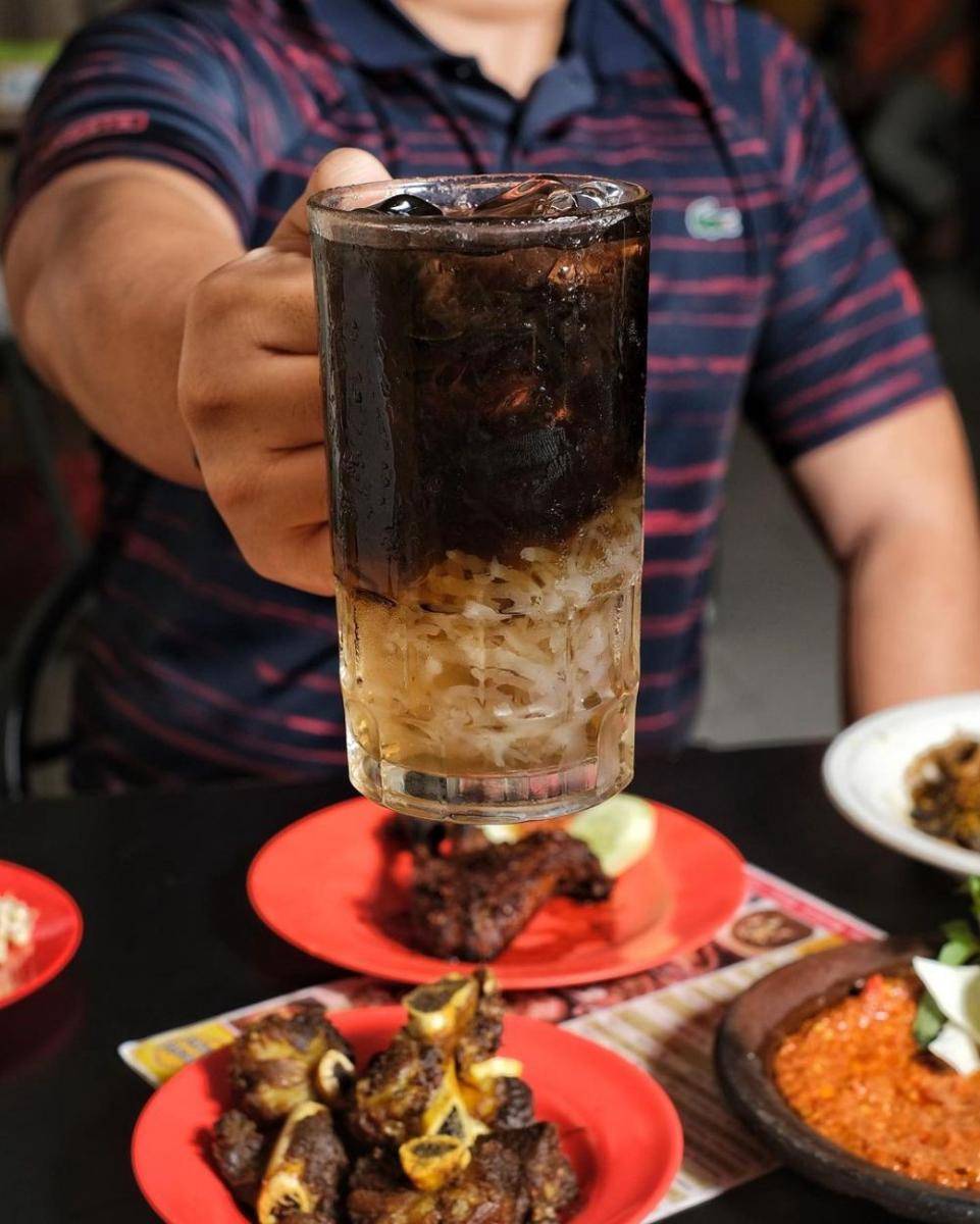 escaogulamerah Es cao gula merah (instagram.com/warungbukris)