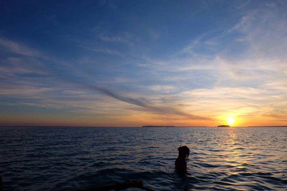 Matahari terbenam di Pulau Matakus (instagram.com/ameilyawdnm)