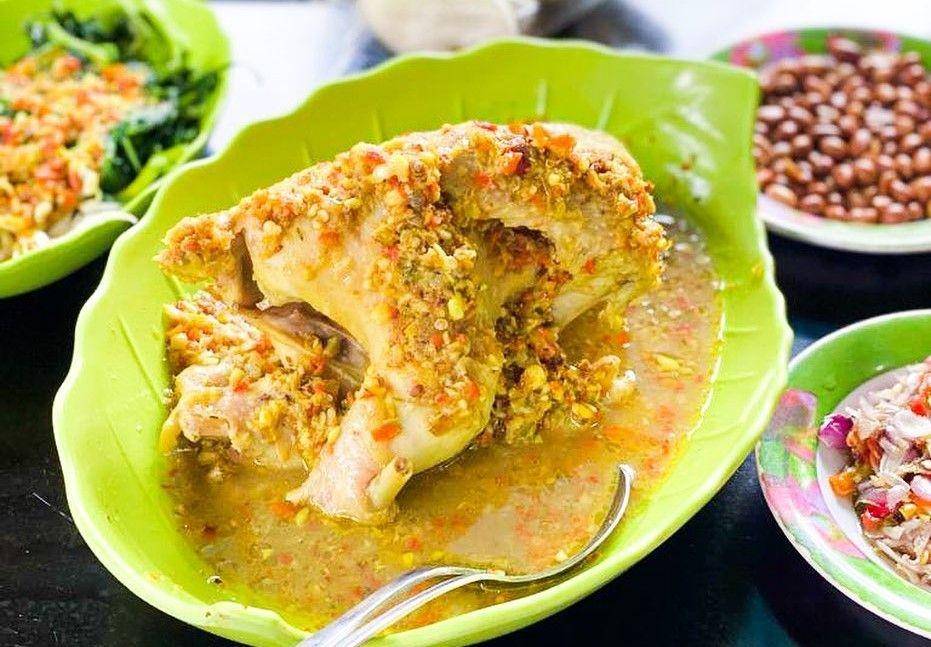 Ayam betutu (instagram.com/yumsbyshar)