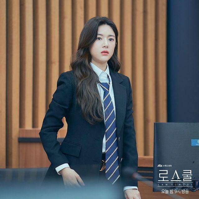 Pesona Go Yoon Jung di Law School (instagram.com/jtbcdrama)