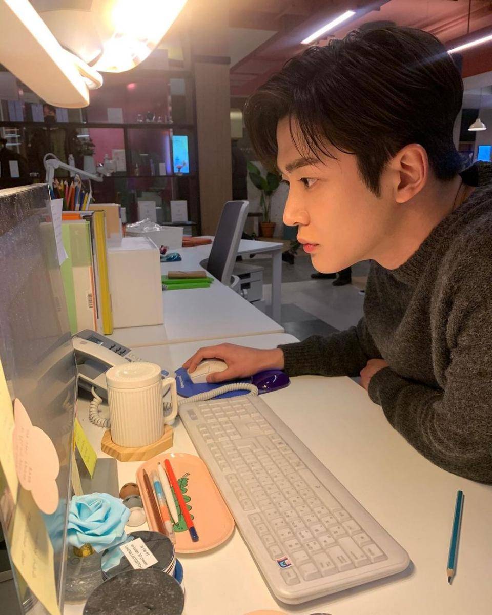 Rowoon SF9 (Instagram.com/ewsbdi)