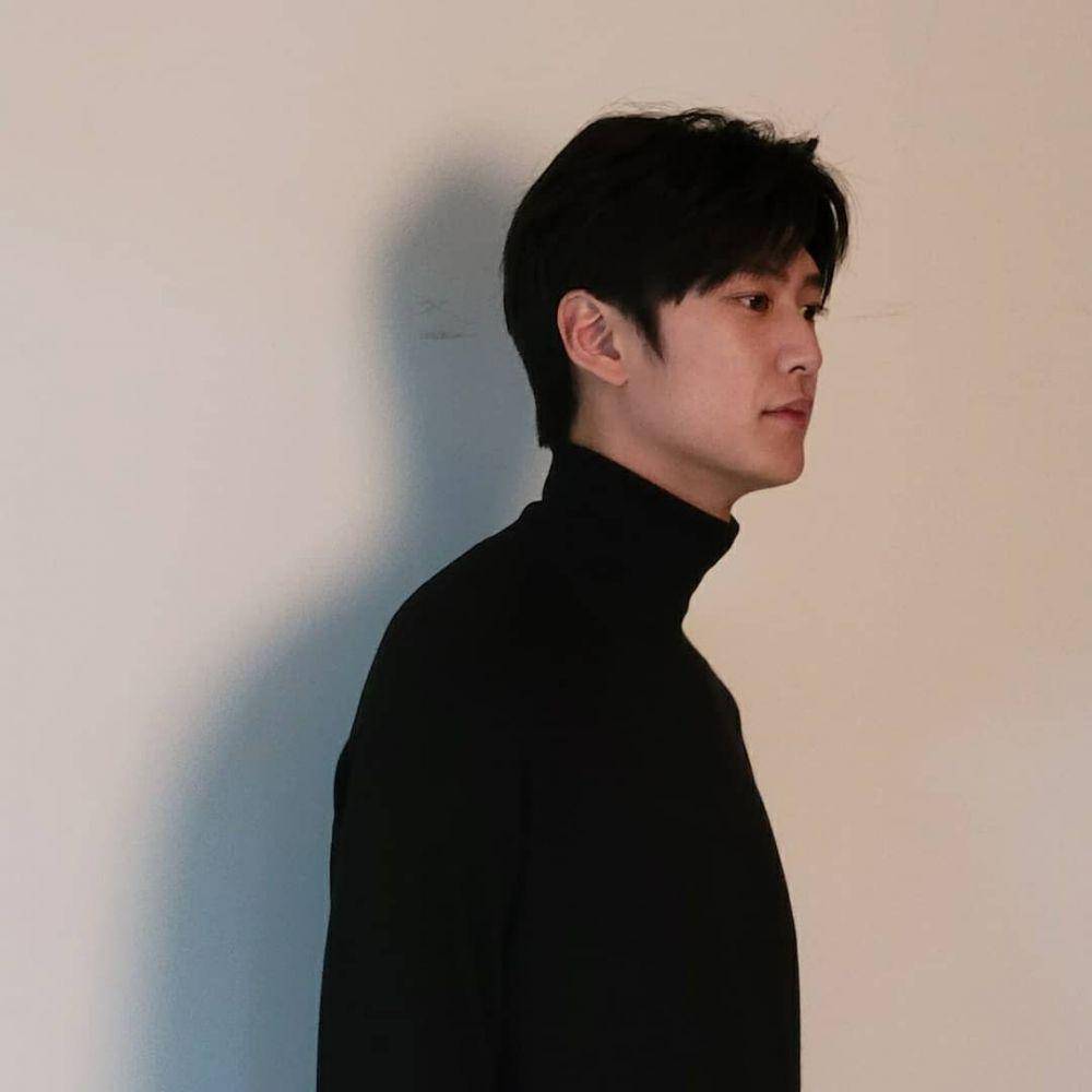 Na In Woo berpose. (instagram.com/10042n00)