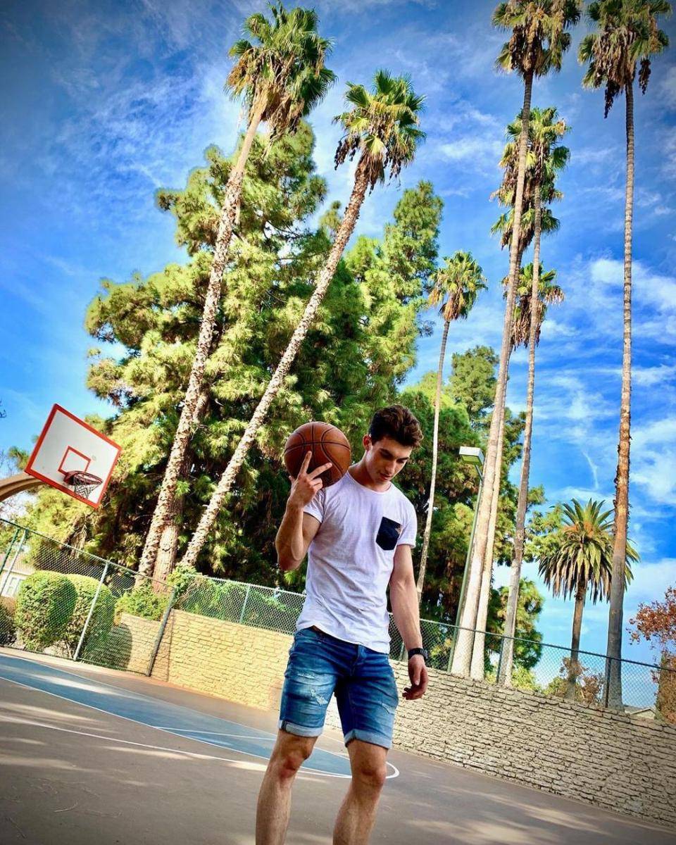 Josh Bogert  (instagram.com/joshbogert)