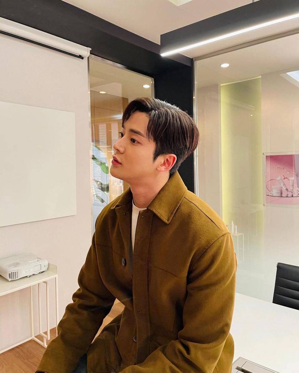 Rowoon SF9 (Instagram.com/ewsbdi)