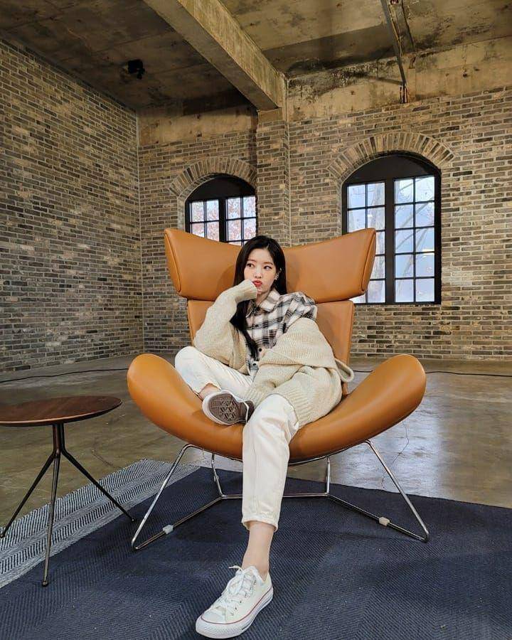 penampilan Dahyun TWICE dengan fashion khasnya (instagram.com/twicetagram)