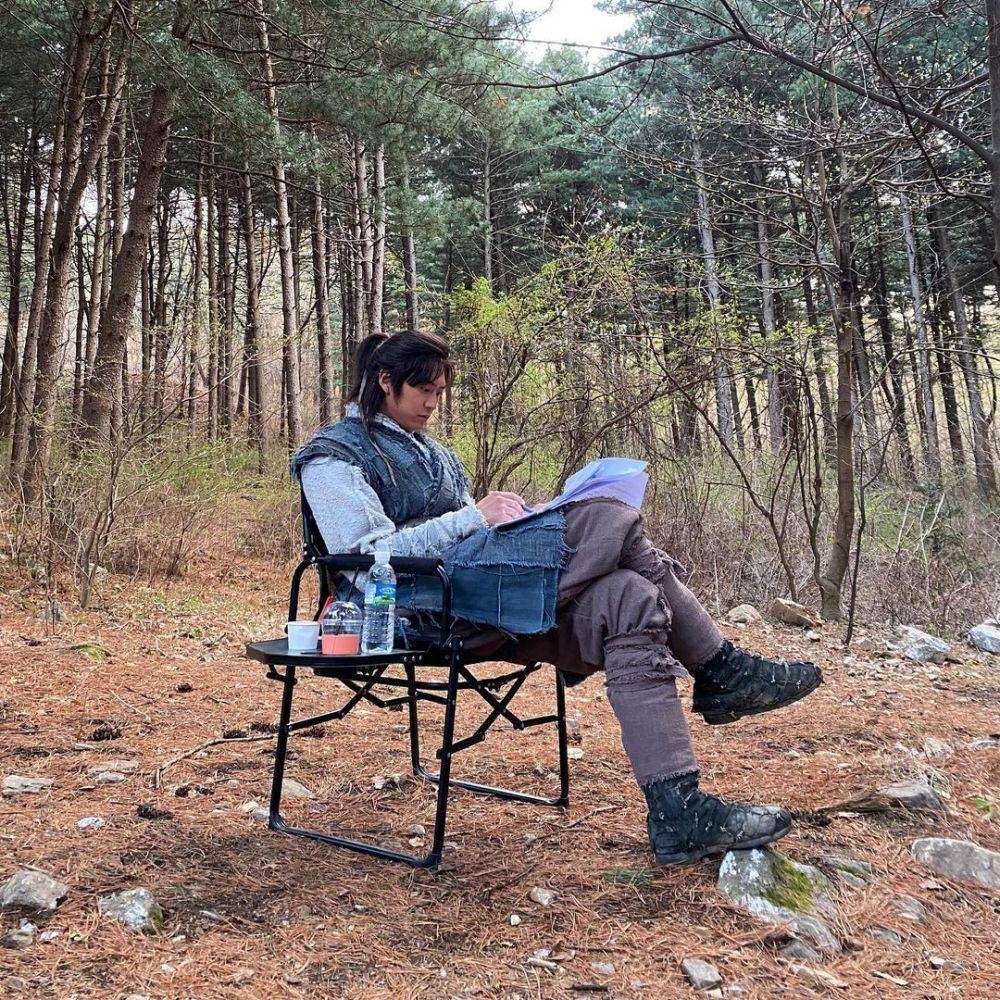 Na In Woo di The Moon Rising River. (instagram.com/10042n00)