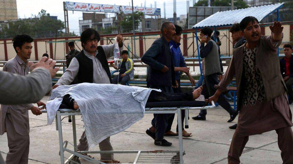 Proses evakuasi korban ledakan di dekat sekolah di Kabul (Twitter.com/Gulshan Sirohi)