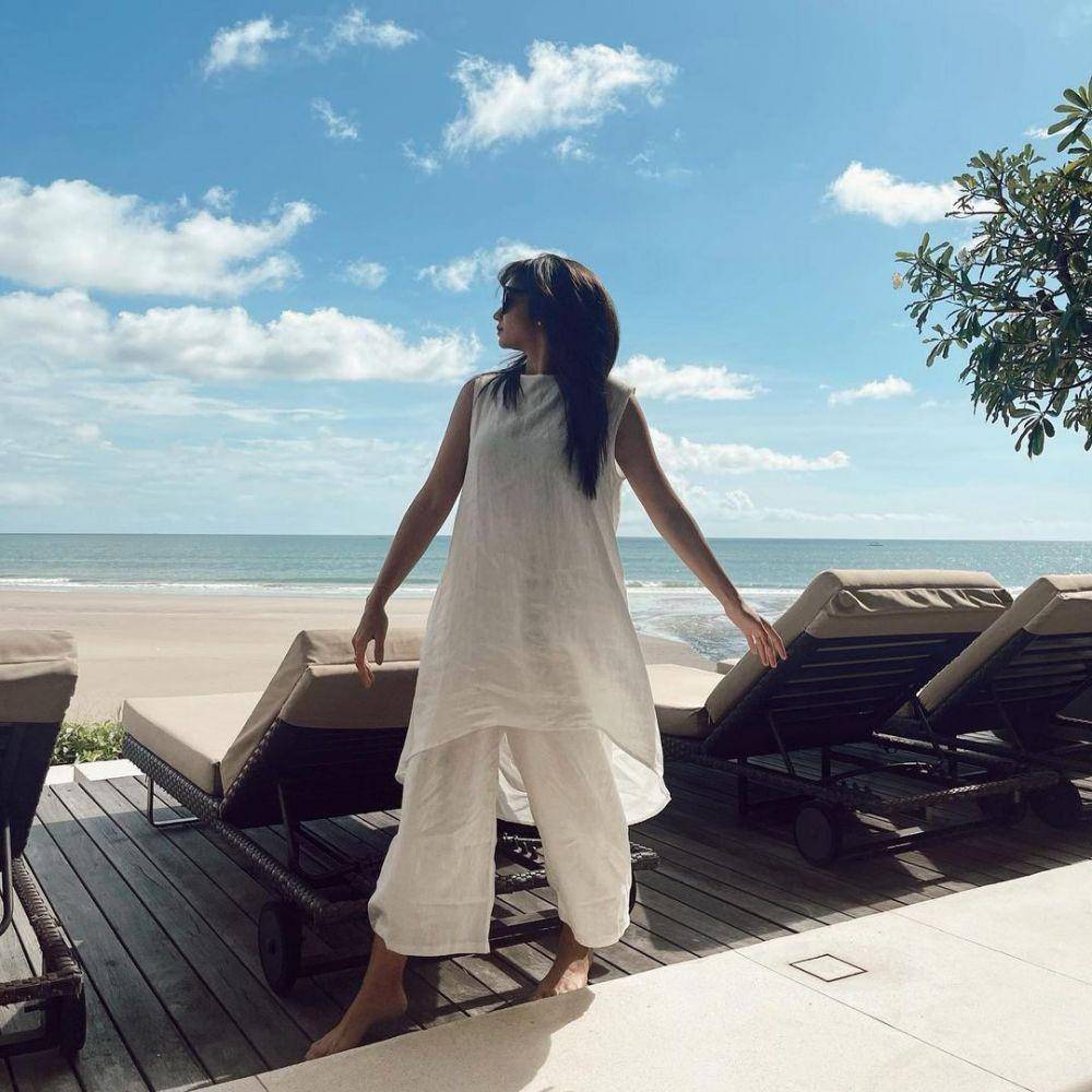 Momen Enzy Storia liburan di pantai (Instagram.com/enzystoria)