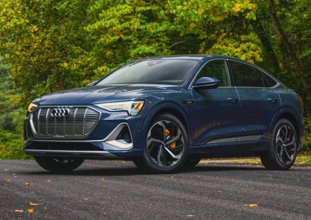 Audi e-tron Sportback mampu melaju sejauh 357 km dalam satu kali pengisian (slashgear.com)