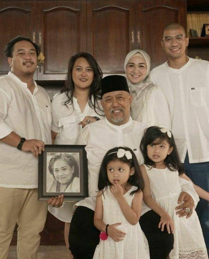 Indro Warkop dan keluarga (instagram.com/harleyano)